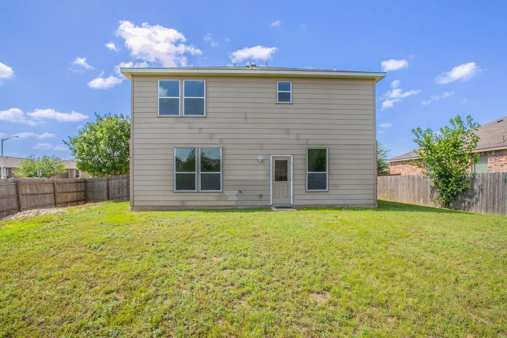 316 Pine Arbol Buda TX 78610