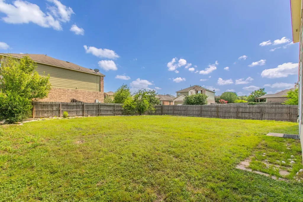 316 Pine Arbol Buda TX 78610