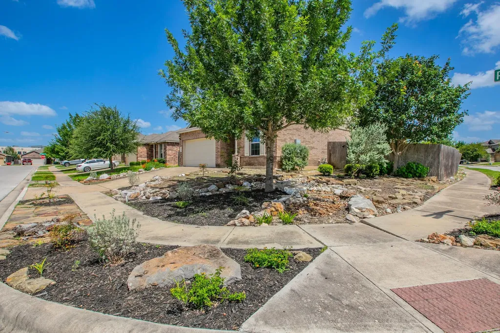 316 Pine Arbol Buda TX 78610