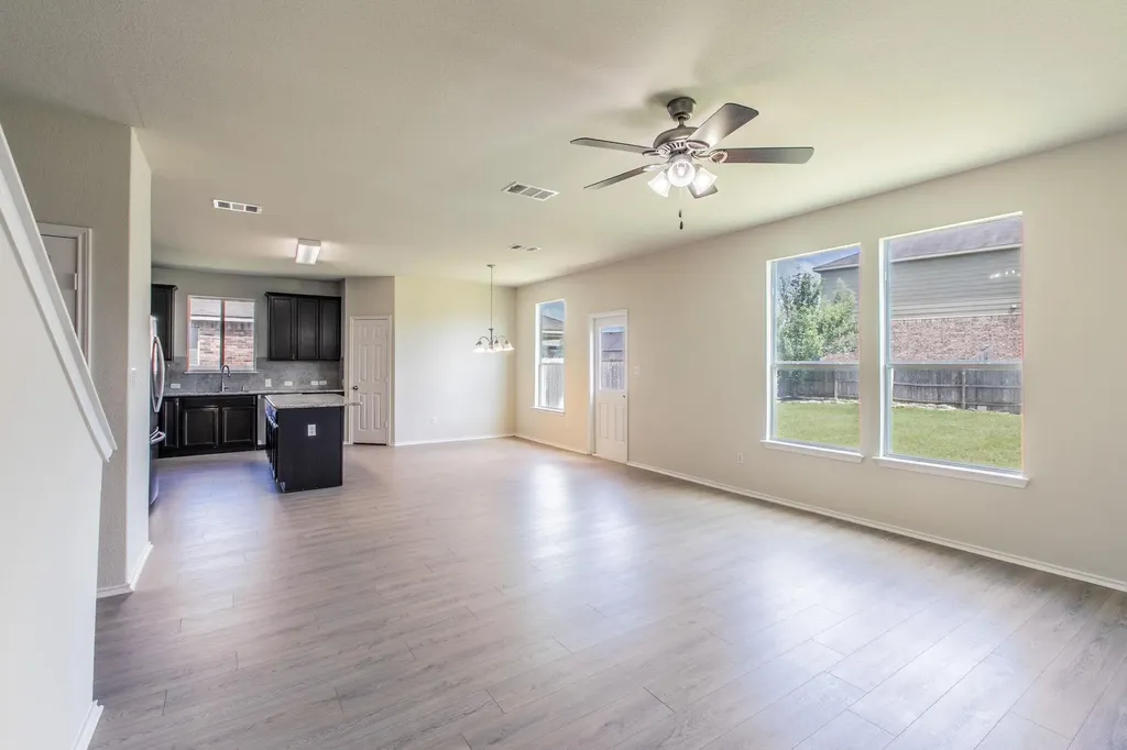 316 Pine Arbol Buda TX 78610