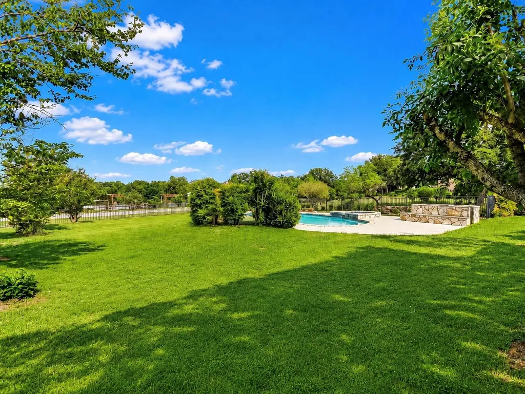 339 Quail Run Court Spicewood TX 78669