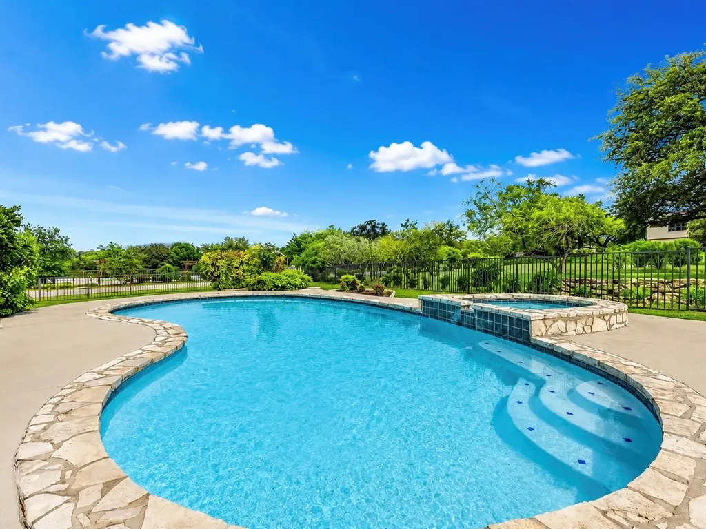 339 Quail Run Court Spicewood TX 78669