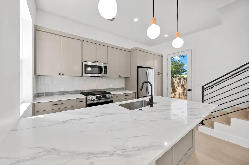 6502 Porter Street Austin TX 78741