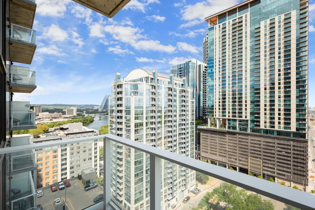 48 East Avenue Austin TX 78701