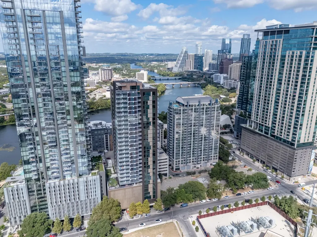 48 East Avenue Austin TX 78701