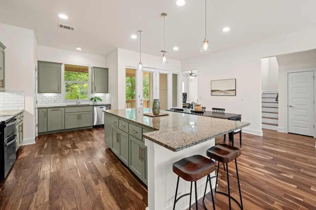 2402 Bahama Road Austin TX 78733