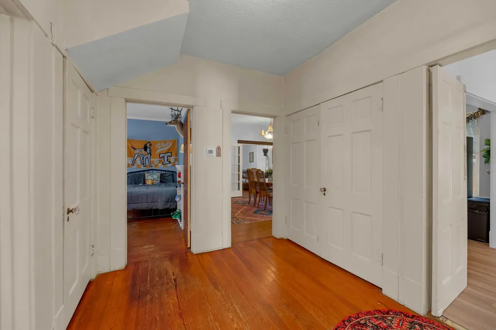 706 W 11th Street Taylor TX 76574