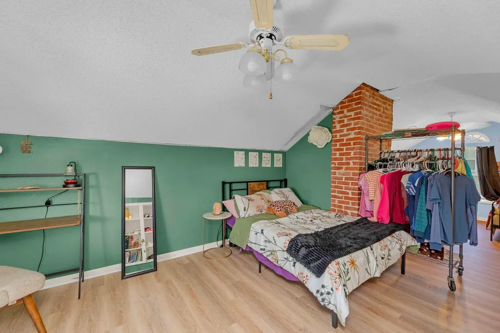 706 W 11th Street Taylor TX 76574