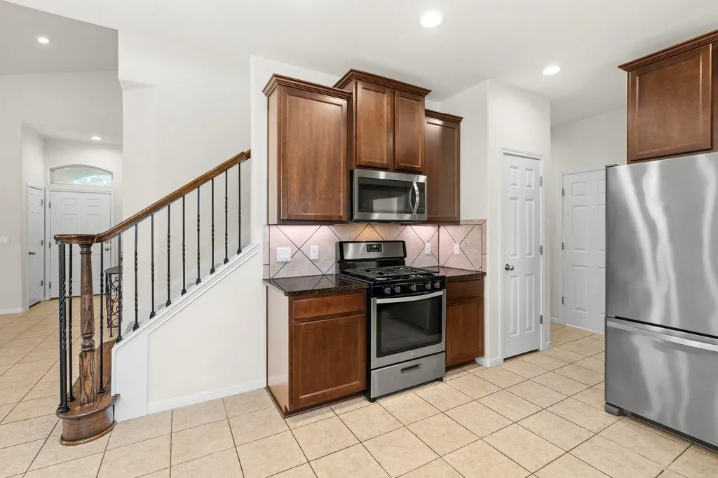 105 Lewisville Lane Leander TX 78641