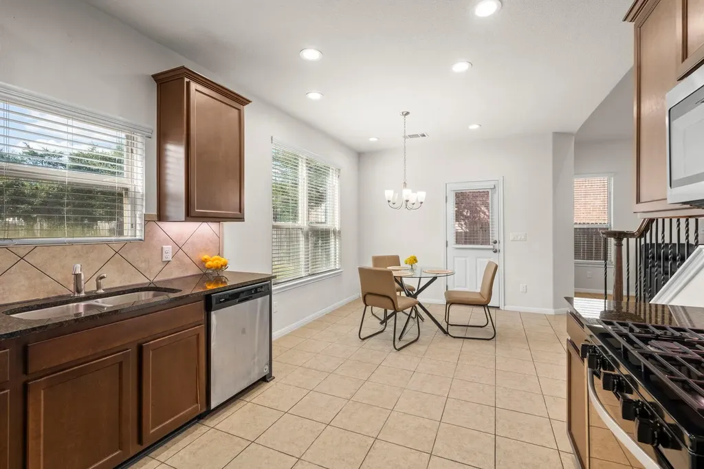 105 Lewisville Lane Leander TX 78641