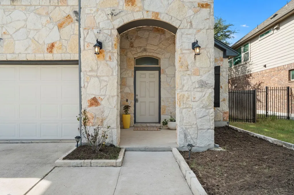 105 Lewisville Lane Leander TX 78641