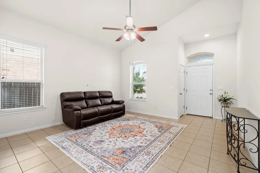 105 Lewisville Lane Leander TX 78641