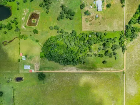 1122 County Road 344 Road Lexington TX 78947