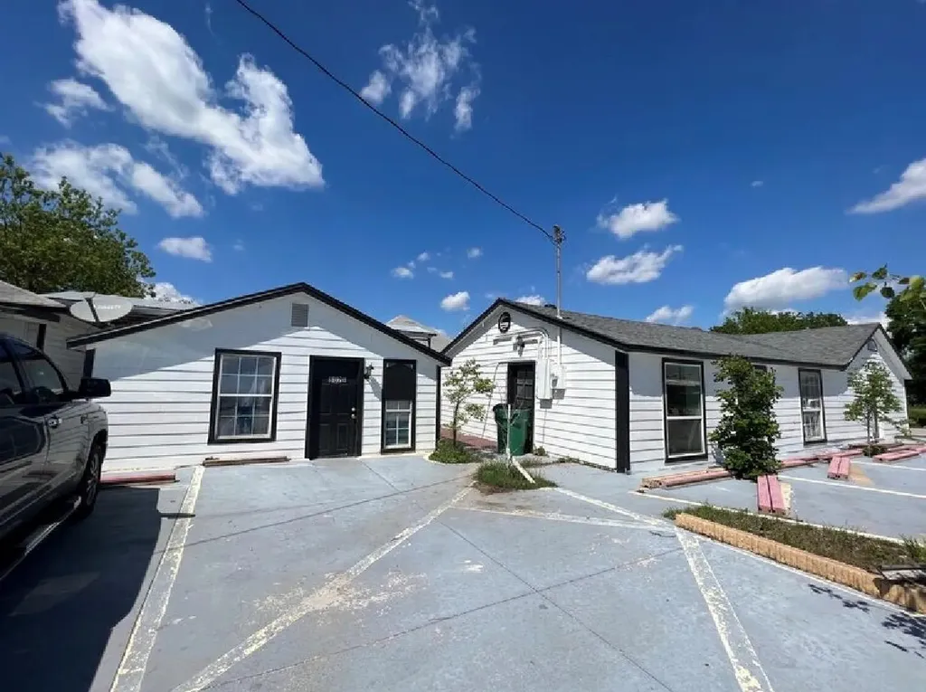 804 W 2nd Street Taylor TX 76574