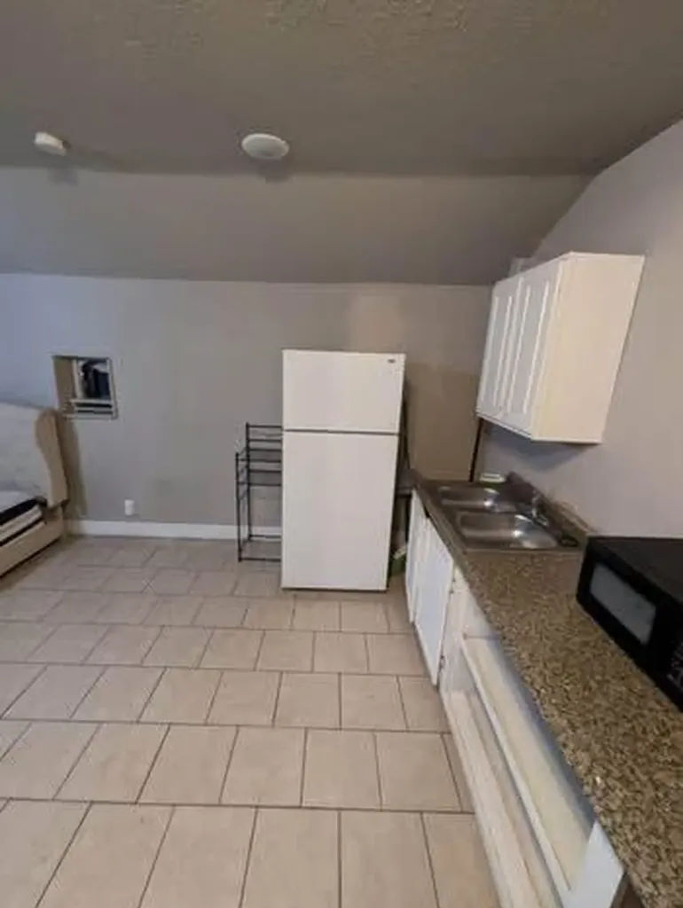 804 W 2nd Street Taylor TX 76574