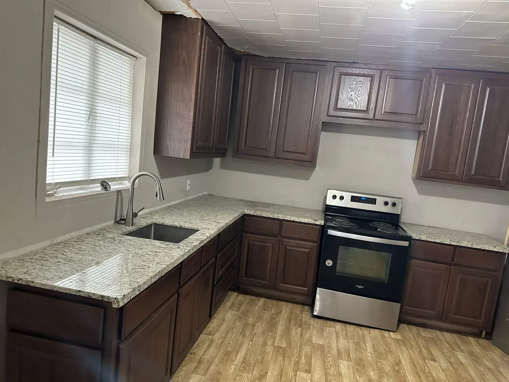 804 W 2nd Street Taylor TX 76574