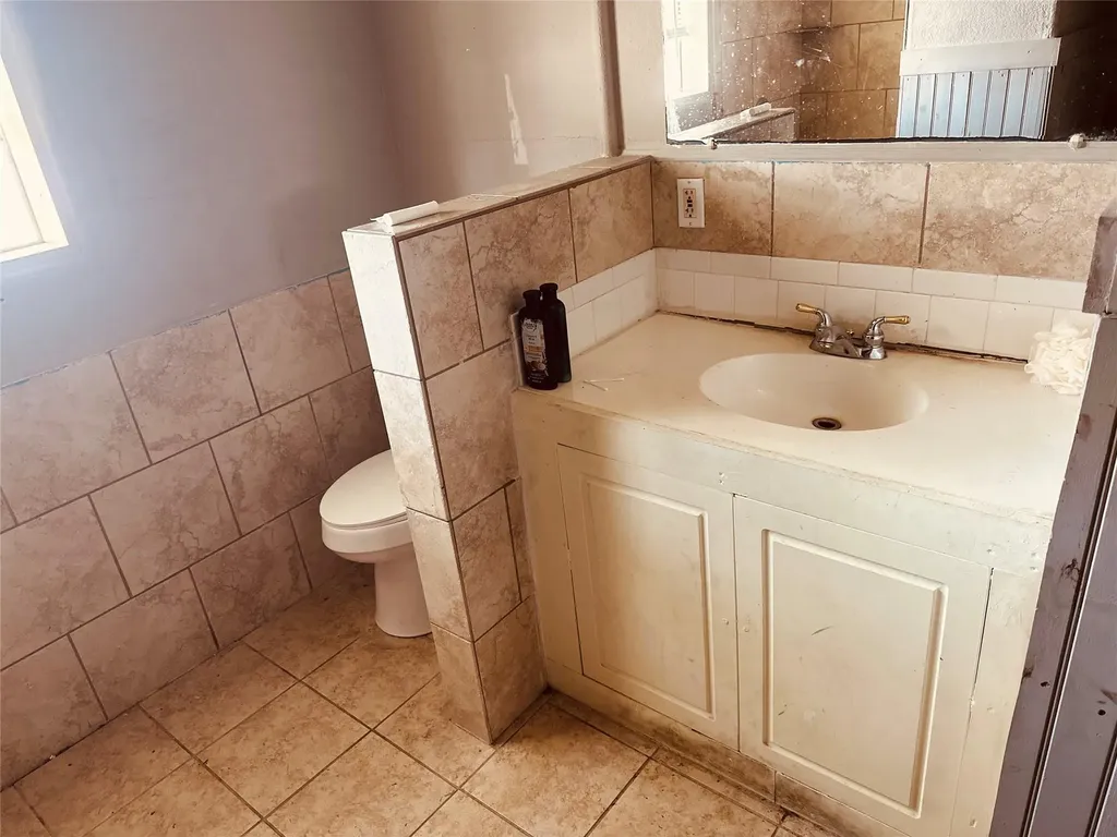 804 W 2nd Street Taylor TX 76574