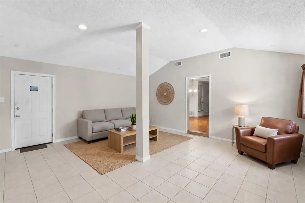 4611 S 2nd Street Austin TX 78745
