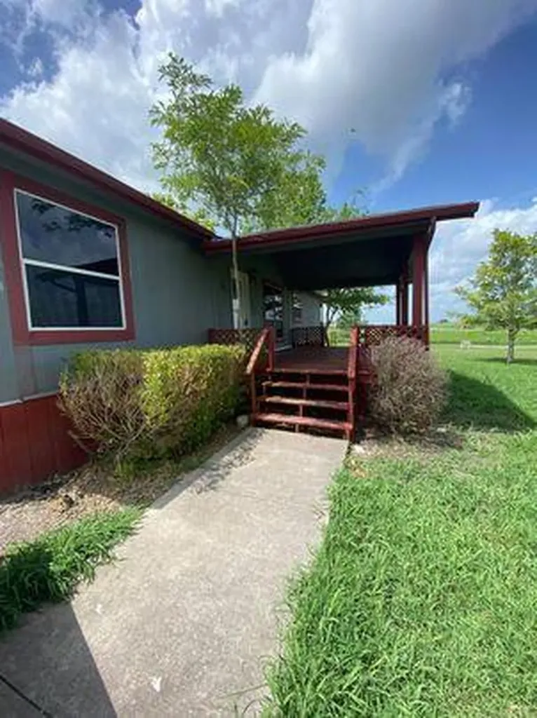 81 Roots Road Martindale TX 78655