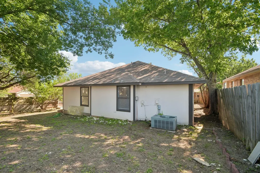 1801 Twisted Oak Drive Leander TX 78641