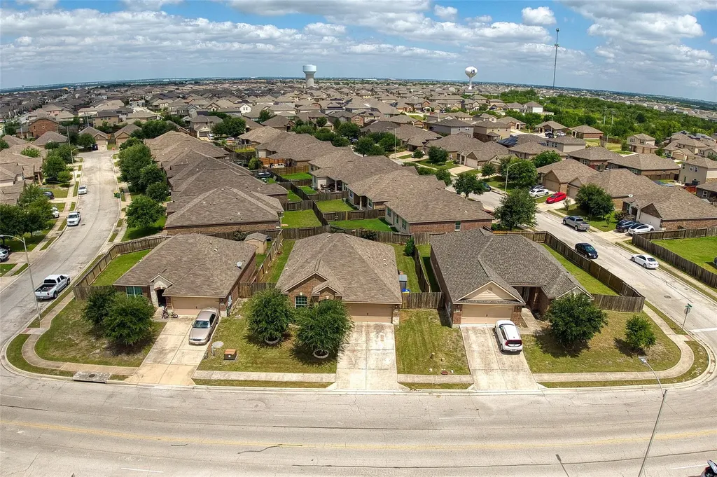 19516 Per Lange Pass Manor TX 78653