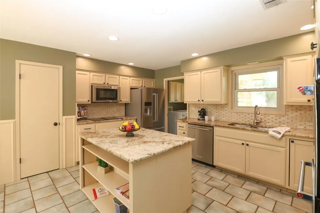 10901 Country Knoll Knolls Austin TX 78750