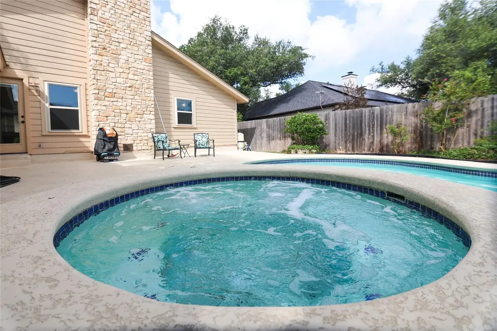 10901 Country Knoll Knolls Austin TX 78750