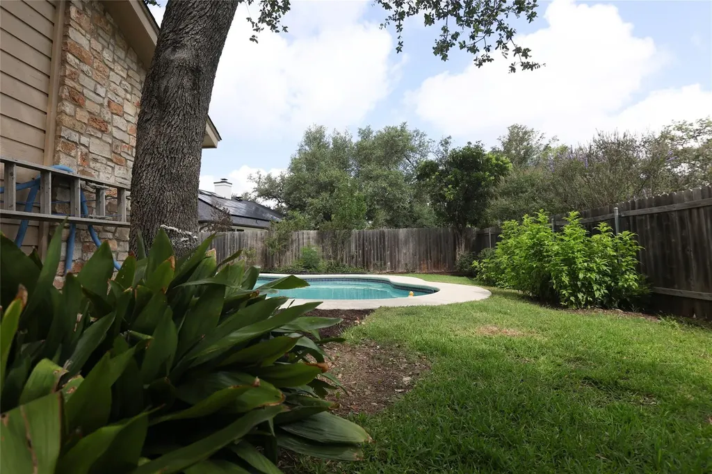 10901 Country Knoll Knolls Austin TX 78750