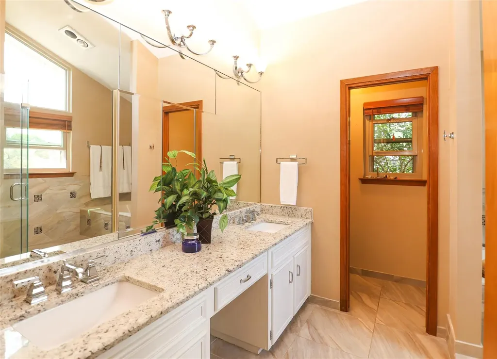 10901 Country Knoll Knolls Austin TX 78750