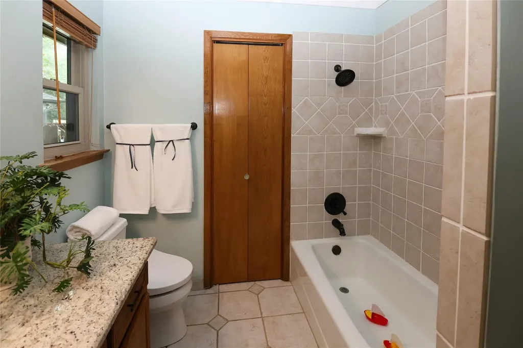 10901 Country Knoll Knolls Austin TX 78750