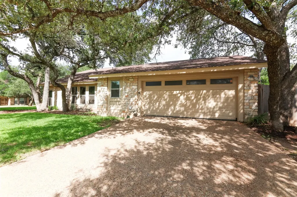 10901 Country Knoll Knolls Austin TX 78750