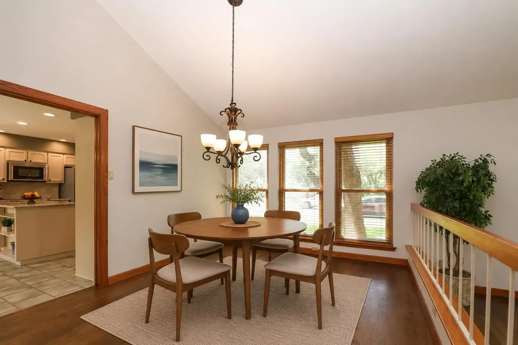 10901 Country Knoll Knolls Austin TX 78750
