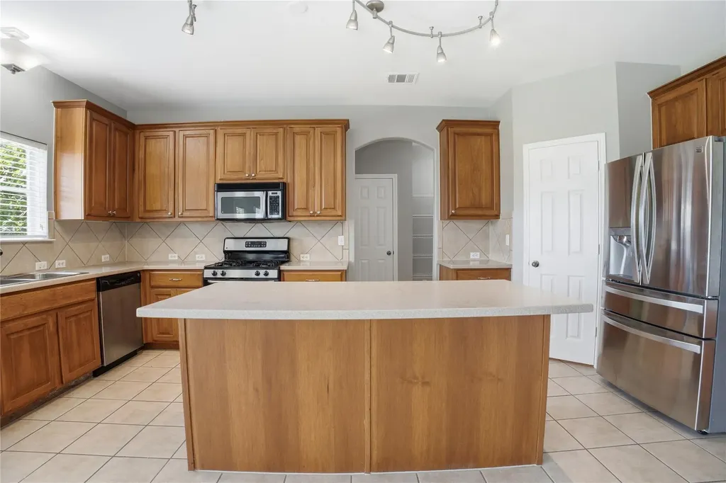 18305 Lake Edge Court Pflugerville TX 78660