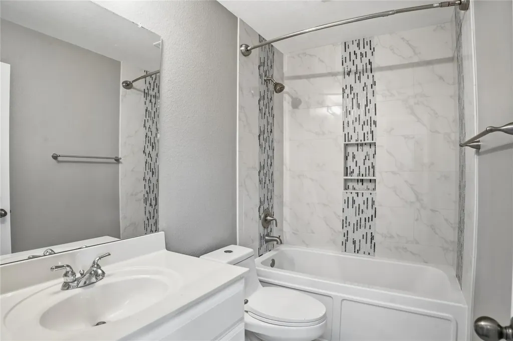 18305 Lake Edge Court Pflugerville TX 78660
