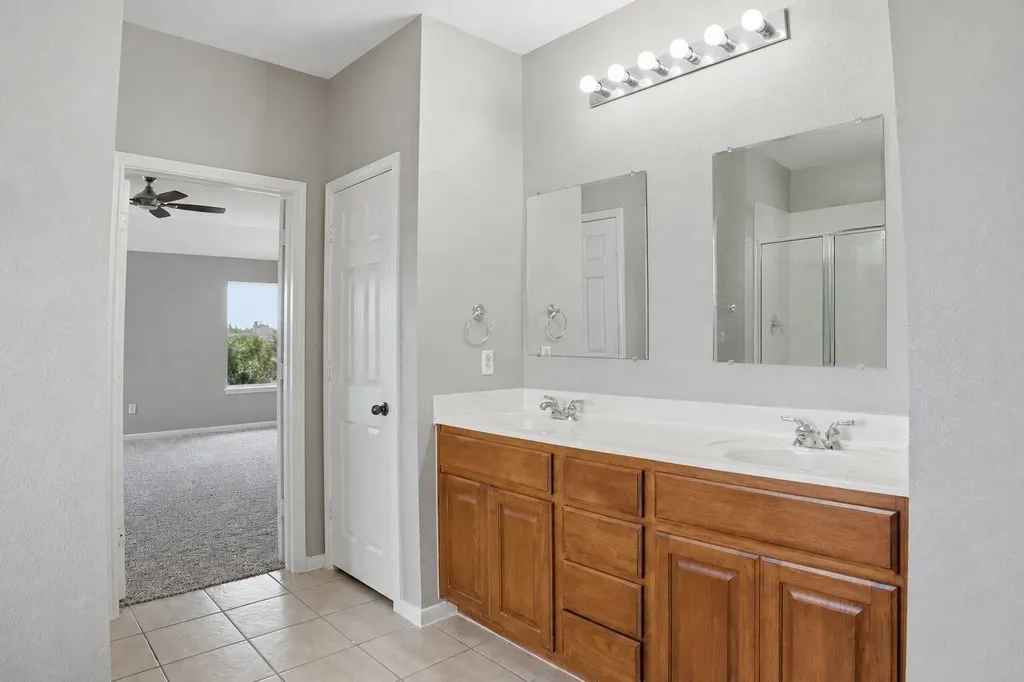 18305 Lake Edge Court Pflugerville TX 78660