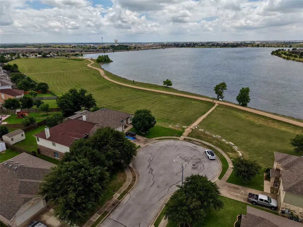 18305 Lake Edge Court Pflugerville TX 78660
