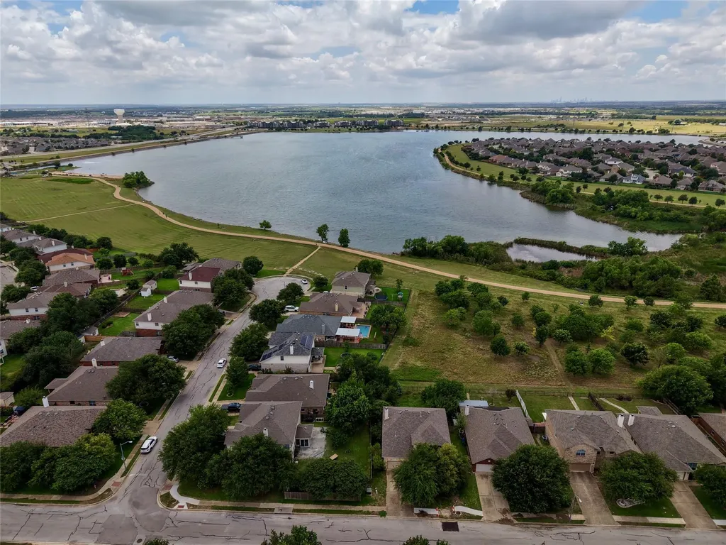 18305 Lake Edge Court Pflugerville TX 78660