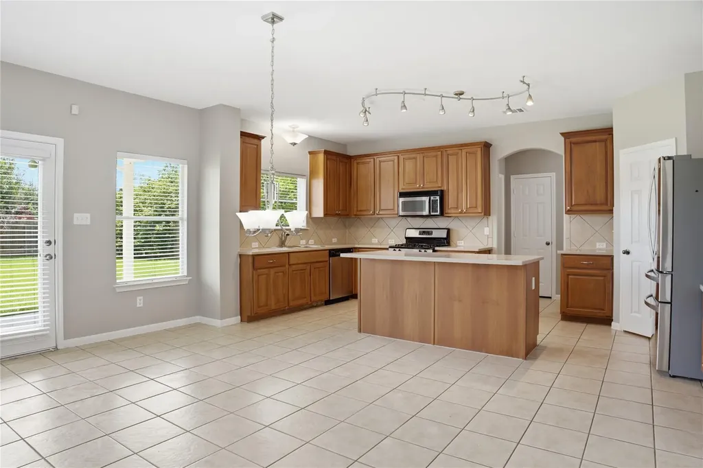 18305 Lake Edge Court Pflugerville TX 78660