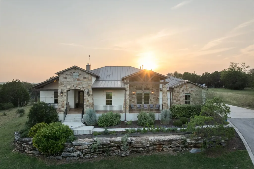 119 Creekside Trail Spicewood TX 78669