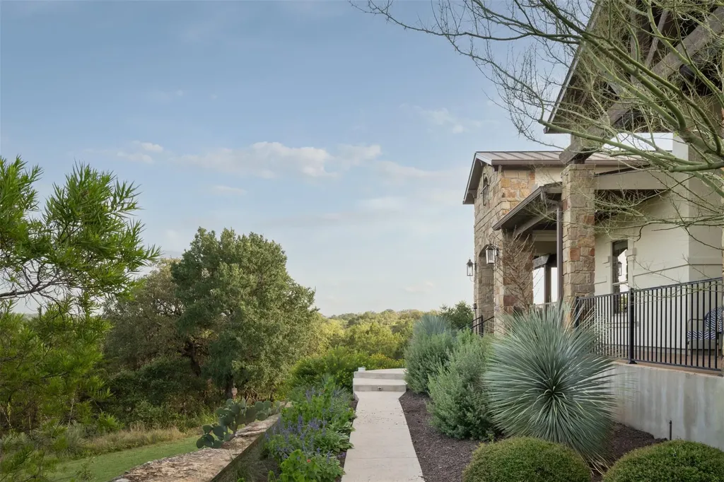 119 Creekside Trail Spicewood TX 78669