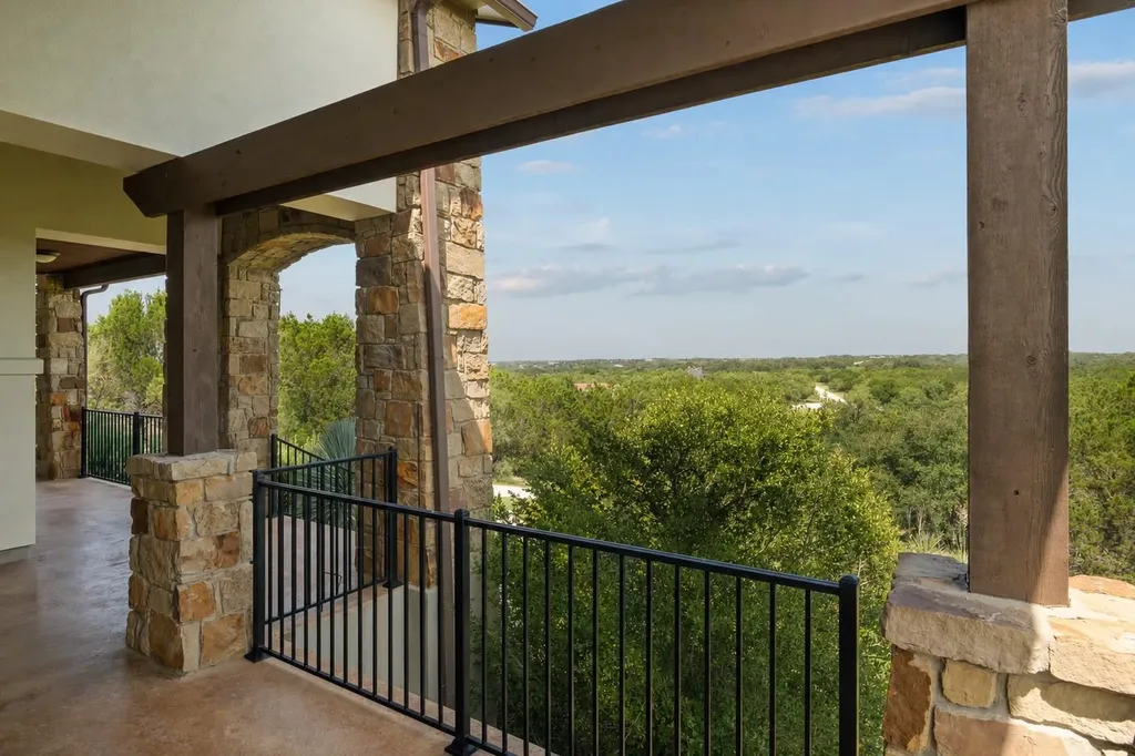 119 Creekside Trail Spicewood TX 78669