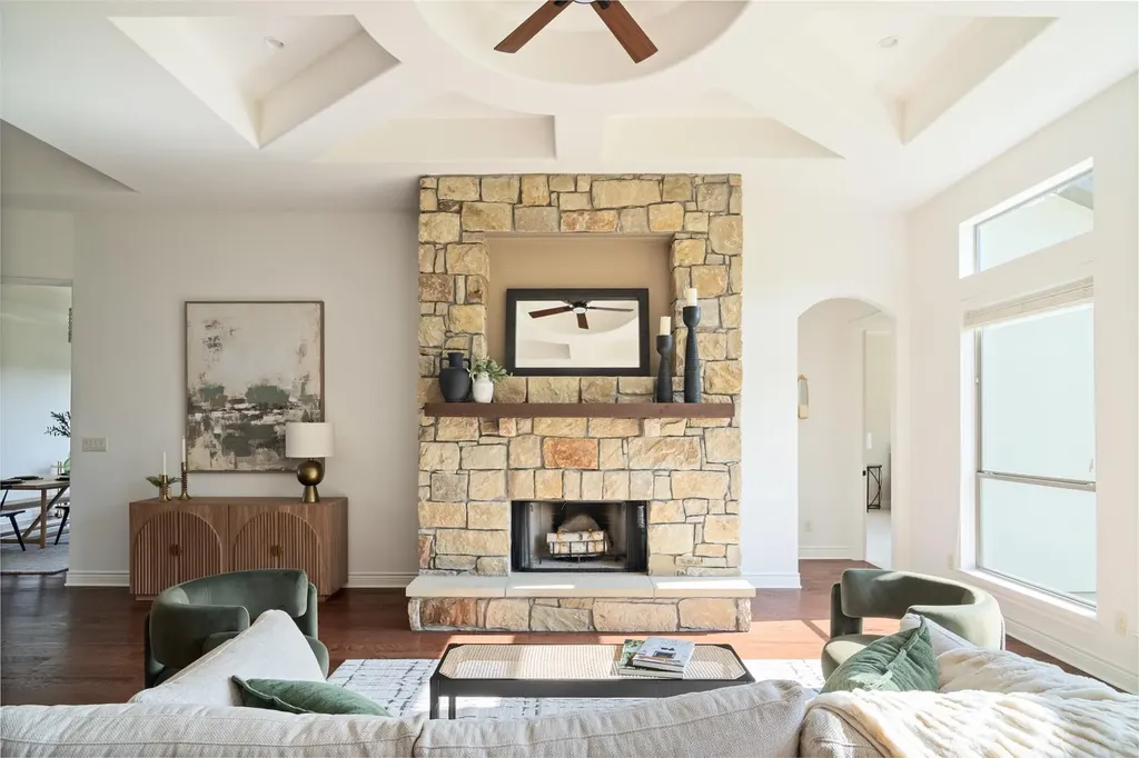 119 Creekside Trail Spicewood TX 78669