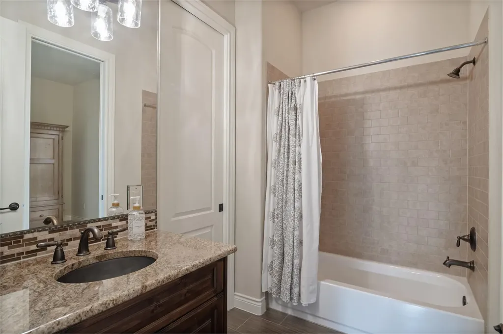 119 Creekside Trail Spicewood TX 78669