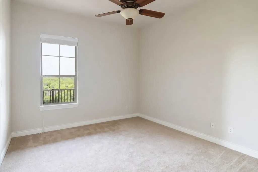 119 Creekside Trail Spicewood TX 78669