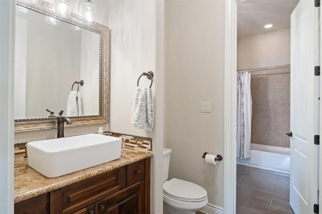119 Creekside Trail Spicewood TX 78669