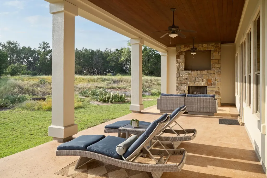 119 Creekside Trail Spicewood TX 78669