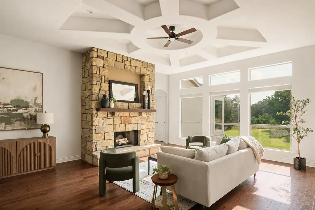 119 Creekside Trail Spicewood TX 78669