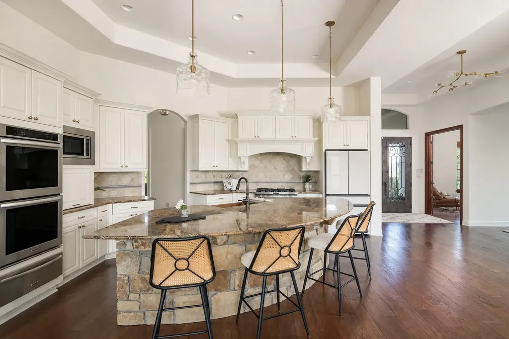 119 Creekside Trail Spicewood TX 78669