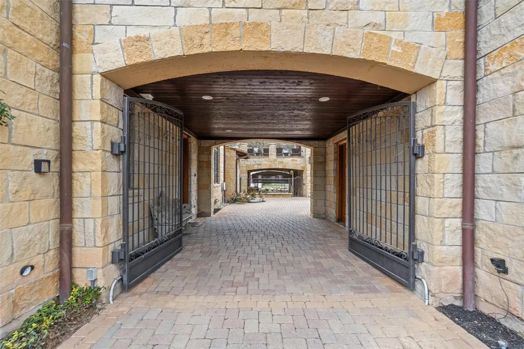 4407 Island Cove Austin TX 78731