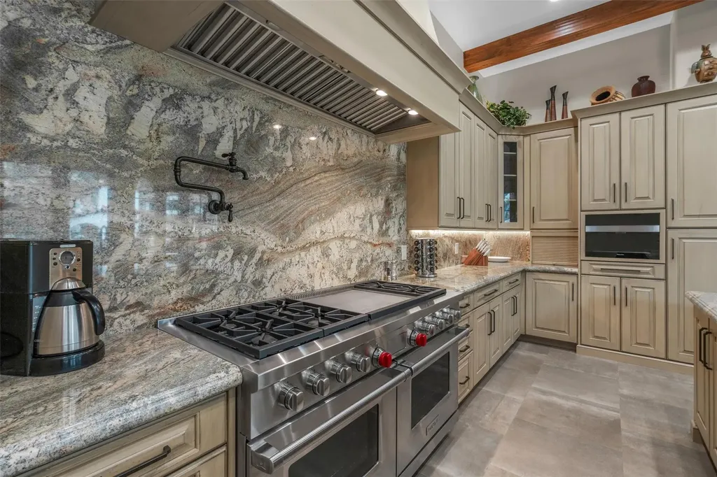 4407 Island Cove Austin TX 78731